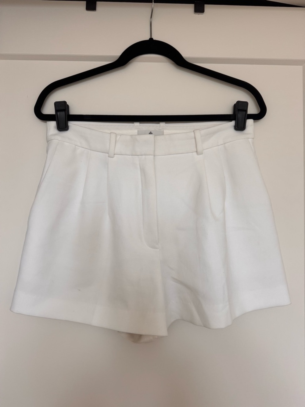 Aritzia White High-Waist Pleated Tailored Shorts
